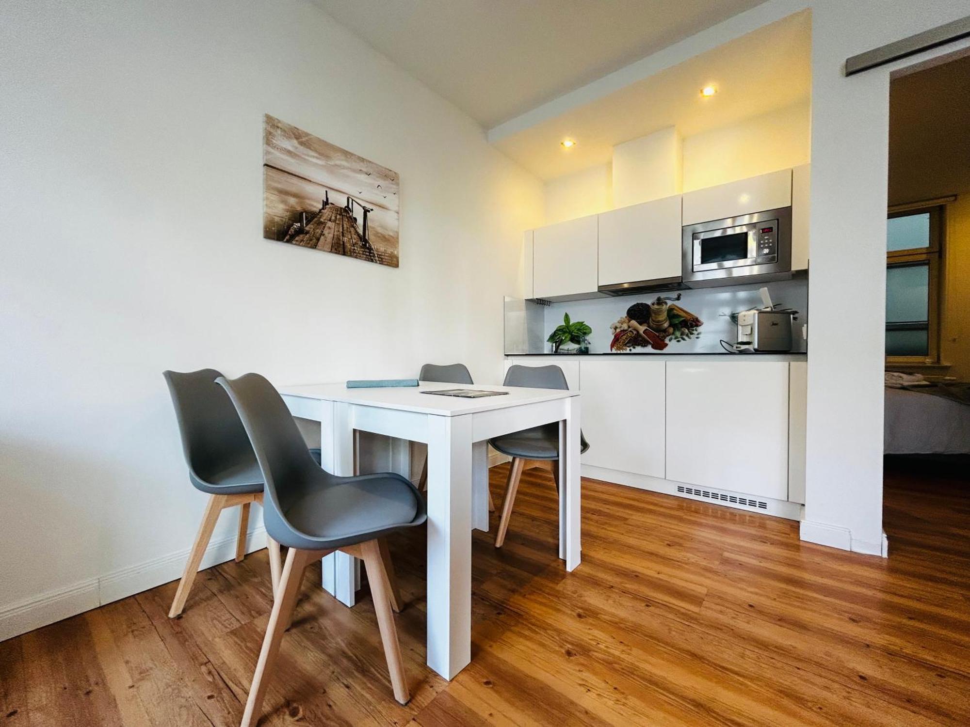 Downtown Apartment *